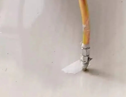 长垣瓷砖空鼓维修公司专业解答在瓷砖铺贴过程中，如果使用的砂料过粗（如全部使用了粗砂），可能会导致以下问题